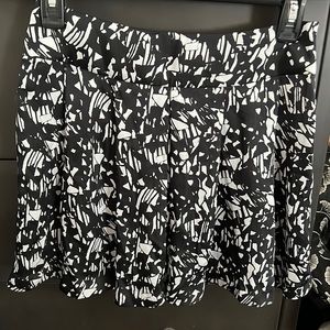 Forever 21 black and white pleated skirt size small